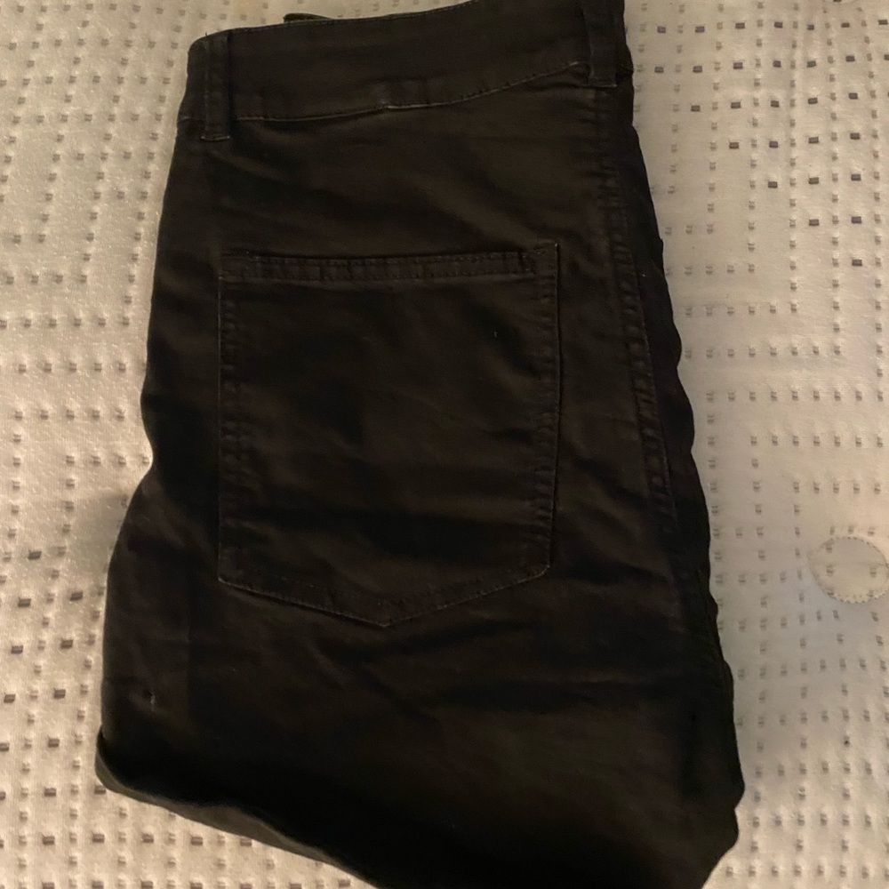 H&M High Rise black shorts - Picture 2 of 4